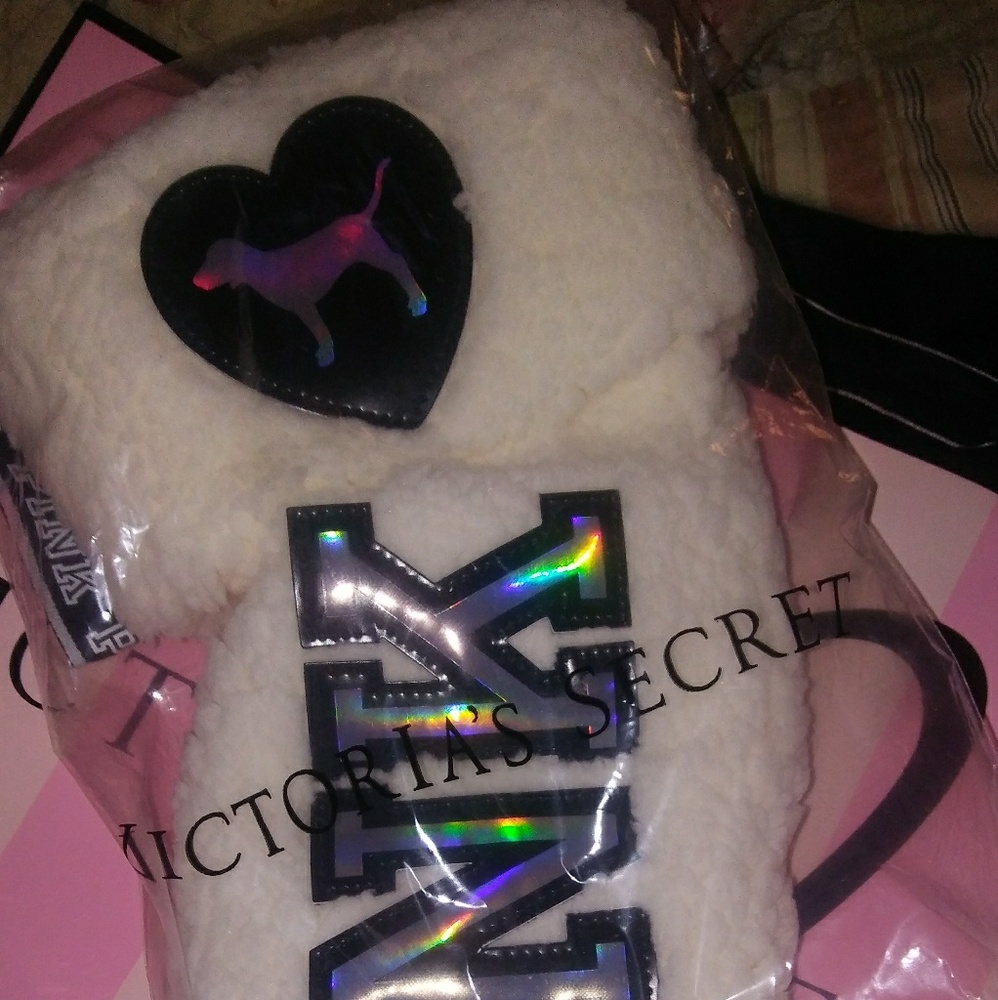 BNWT'S VS PINK SHERPA STOCKING!
